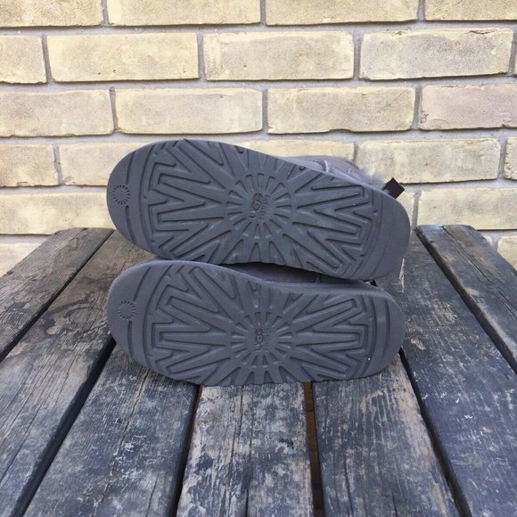 UGG Bailey Gray Boots Size 3 - Picture 3 of 8